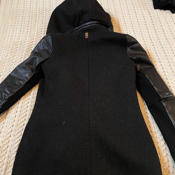 Women’s Coat - Picture 2 of 5